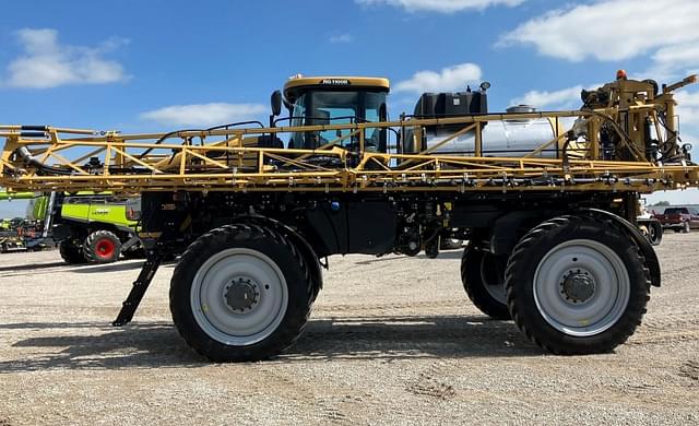 Image of RoGator RG1100B equipment image 4