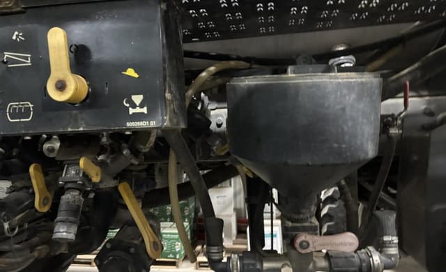 Image of RoGator RG1100B equipment image 2