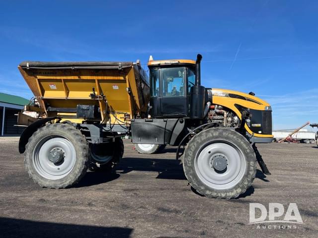 Image of RoGator RG1100B equipment image 2