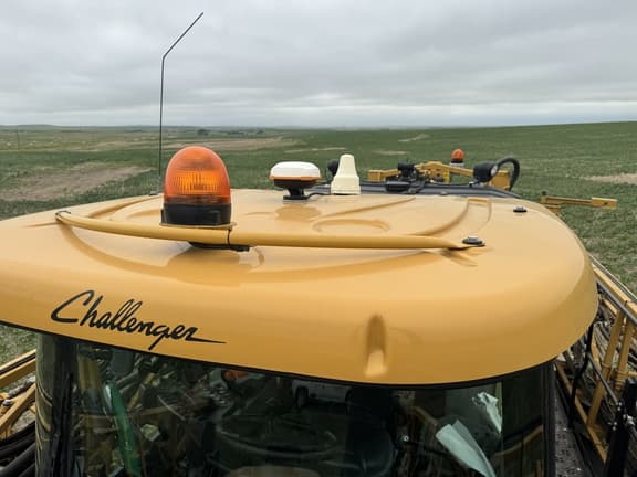 Image of RoGator RG1300B equipment image 4