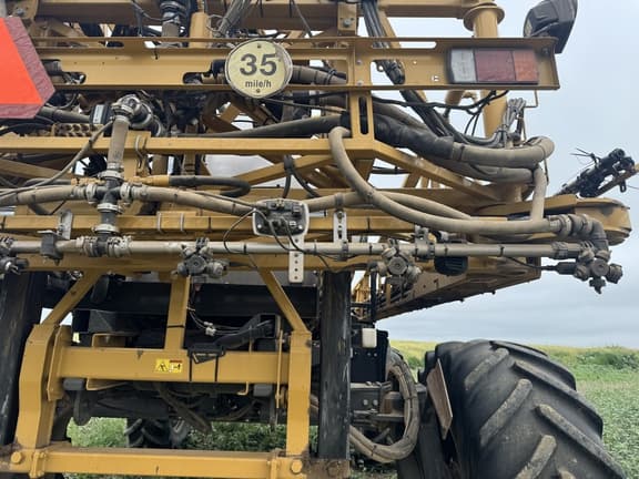 Image of RoGator RG1300B equipment image 2