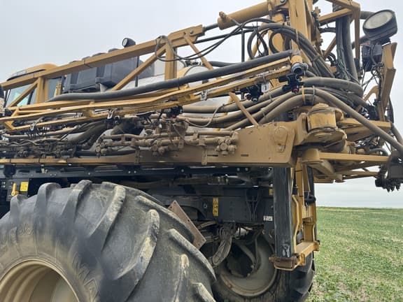 Image of RoGator RG1300B equipment image 3