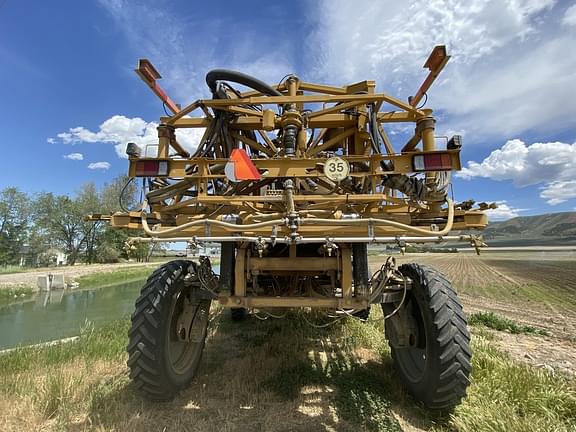 Image of RoGator RG1300B equipment image 3