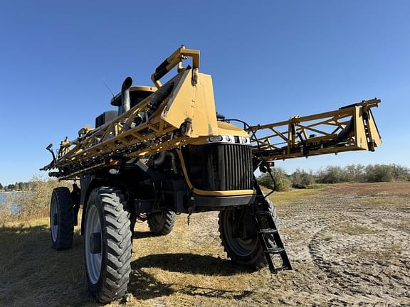 Image of RoGator RG1300B equipment image 2