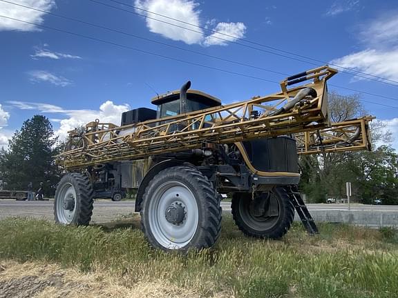 Image of RoGator RG1300B equipment image 2