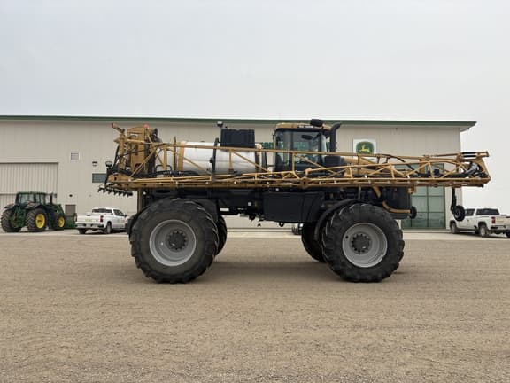 Image of RoGator RG1300B equipment image 3