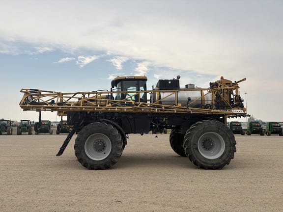 2015 RoGator RG1300B Equipment Image0