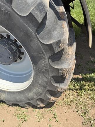 Image of RoGator RG1300B equipment image 2