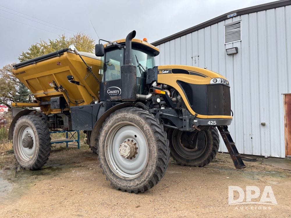 2015 RoGator RG1300B Equipment Image0