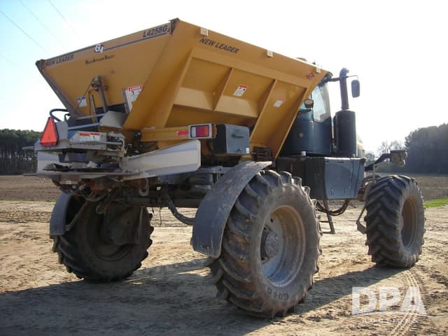Image of RoGator RG1300B equipment image 2