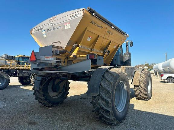 Image of RoGator RG1300B equipment image 4