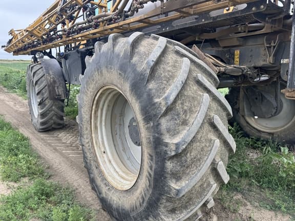 Image of RoGator RG1300B equipment image 2