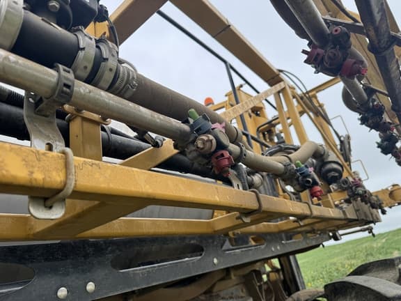 Image of RoGator RG1300B equipment image 3