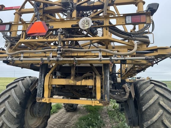 Image of RoGator RG1300B equipment image 4