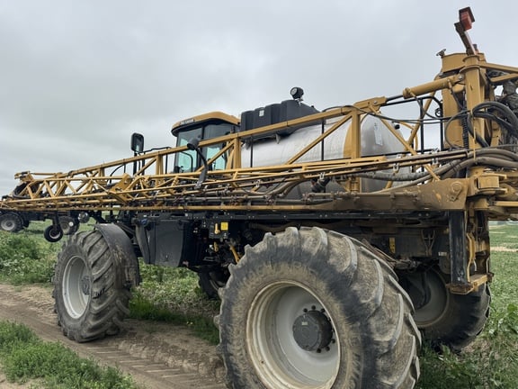 2015 RoGator RG1300B Equipment Image0