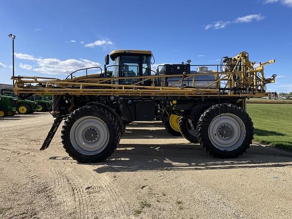 Image of RoGator RG900 equipment image 4