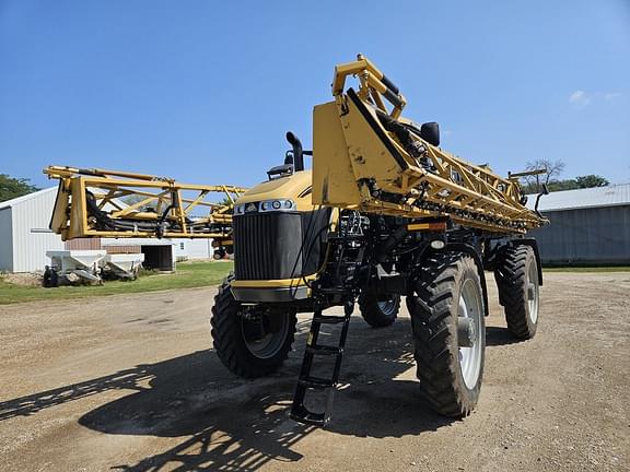 Image of RoGator RG900B equipment image 1