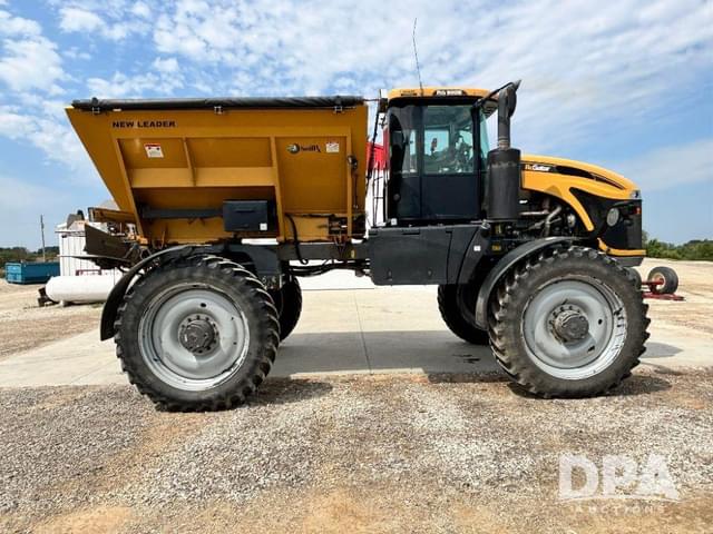 Image of RoGator RG900B equipment image 3