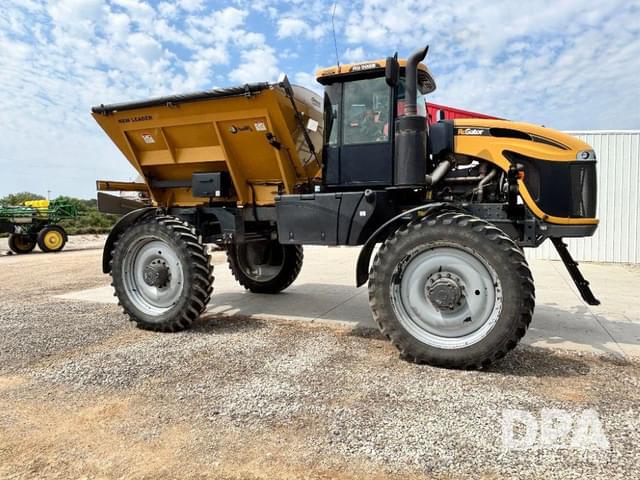 Image of RoGator RG900B equipment image 2