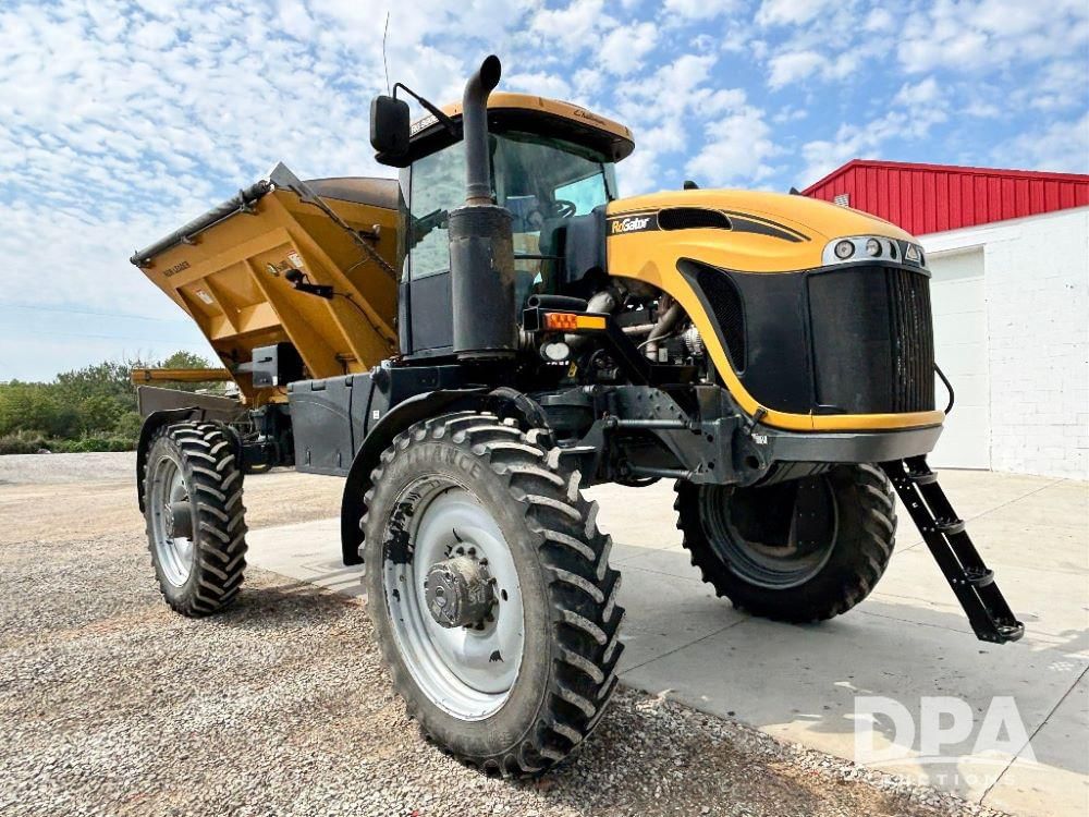 2015 RoGator RG900B Equipment Image0