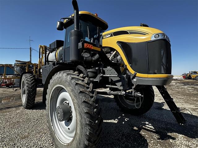 Image of RoGator RG900B equipment image 2