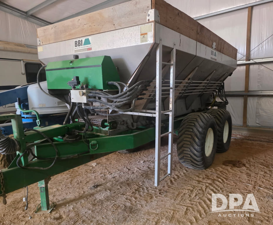 2015 Salford BBI MagnaSpread Equipment Image0