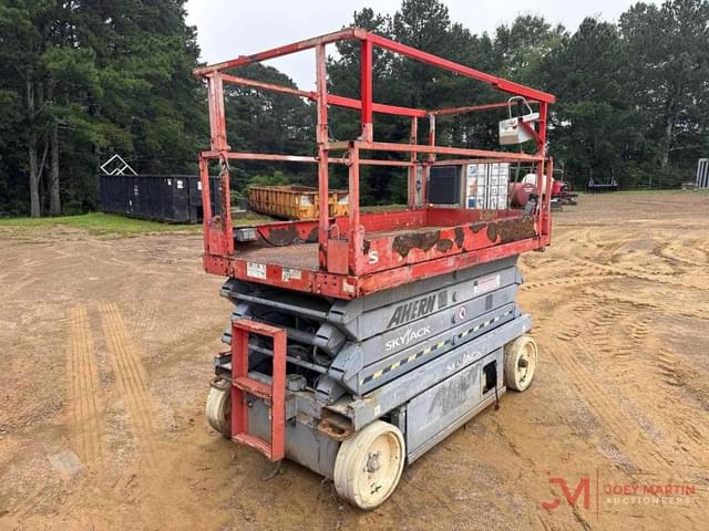 Image of Sky Jack SJ4626 equipment image 1