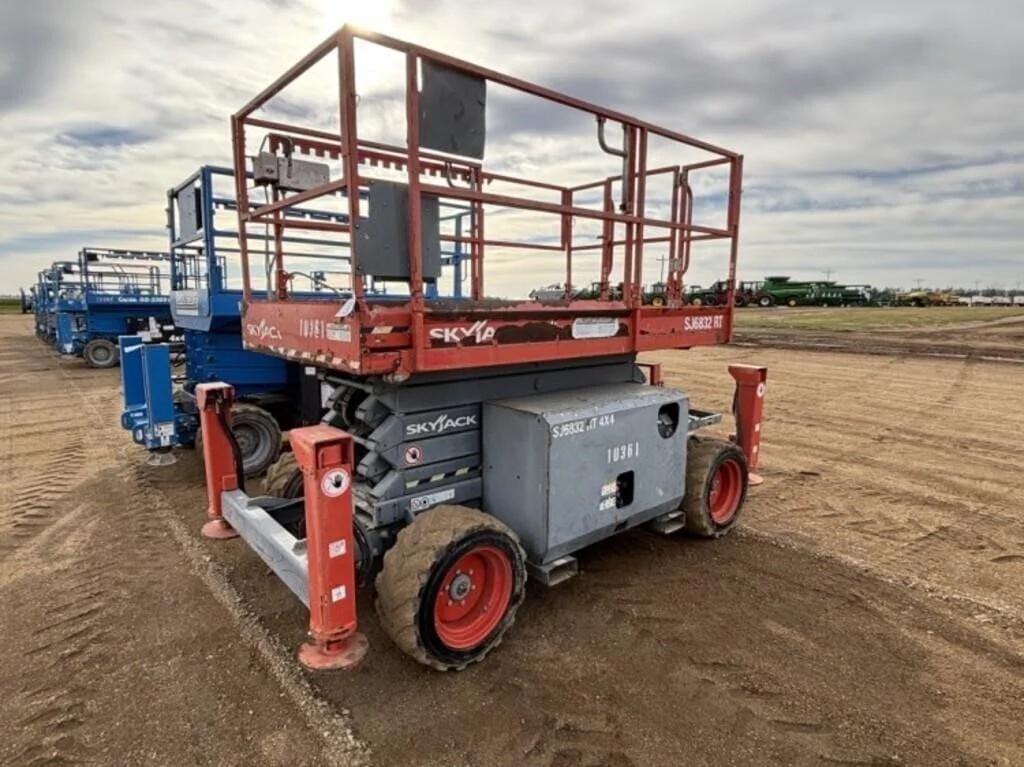 2015 Sky Jack SJ6832RT Equipment Image0