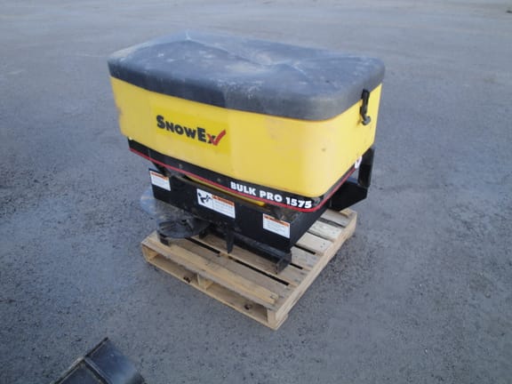 2015 Snow Ex Bulk Pro 1575 Equipment Image0
