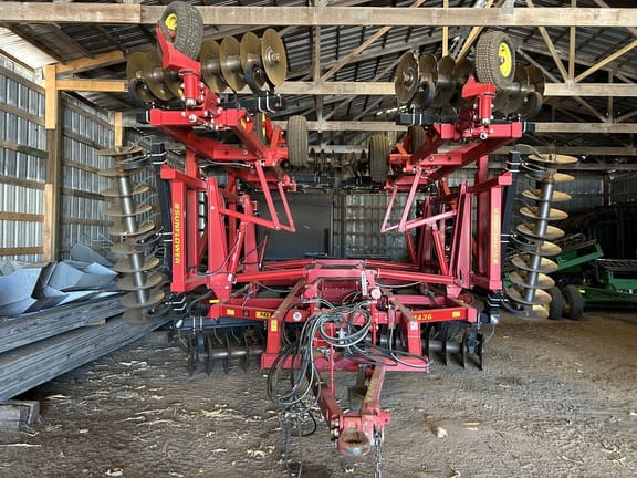 2015 Sunflower 1436-38 Equipment Image0