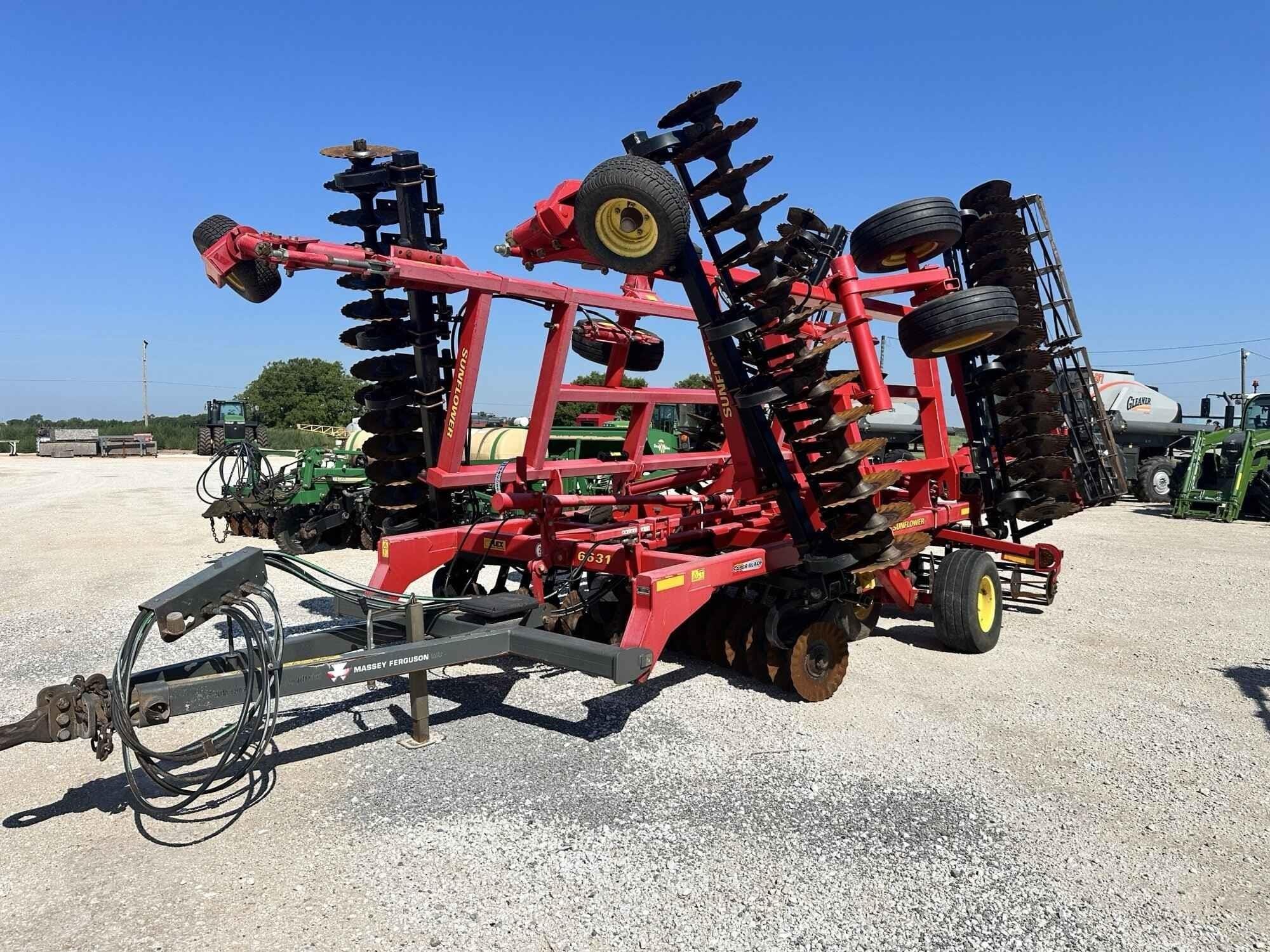 2015 Sunflower 6631-27 Equipment Image0