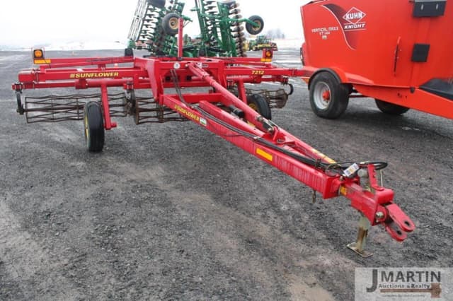 Image of Sunflower 7212 equipment image 1
