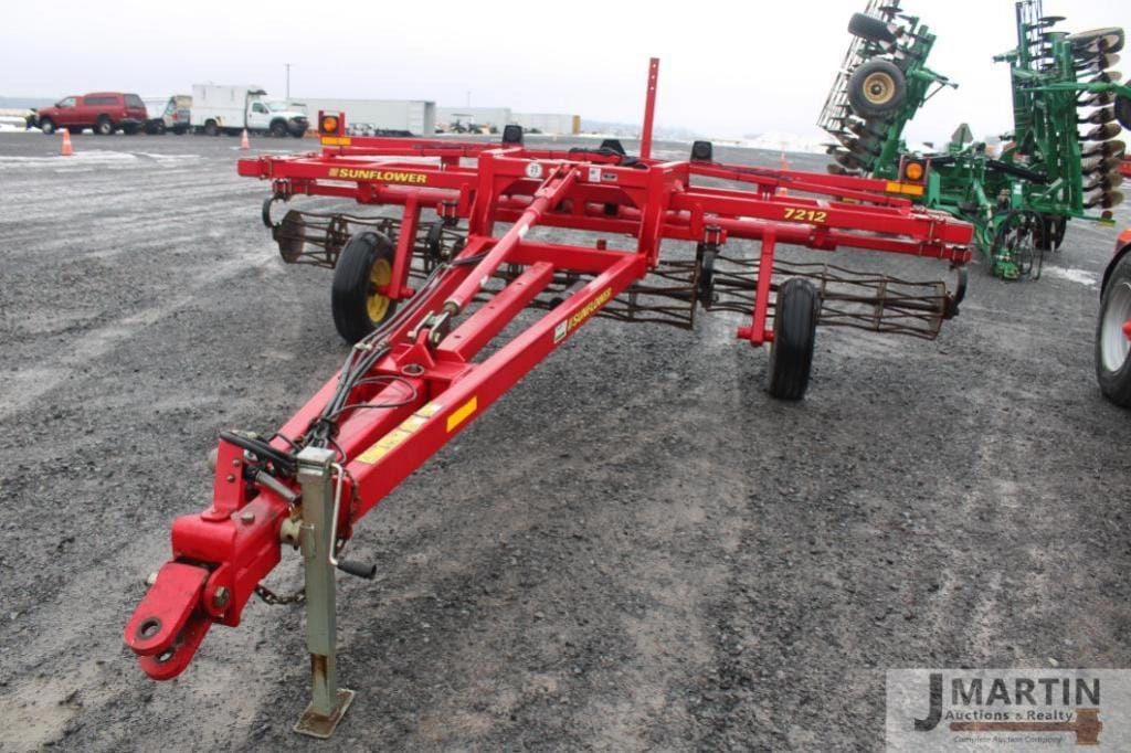 2015 Sunflower 7212 Equipment Image0
