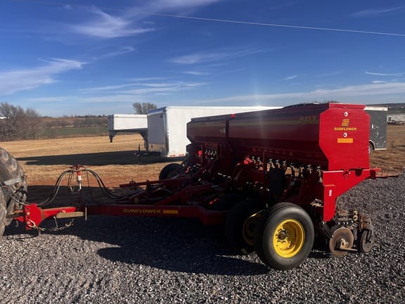 2015 Sunflower 9413 Equipment Image0