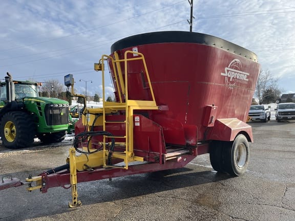 2015 Supreme 900T Equipment Image0