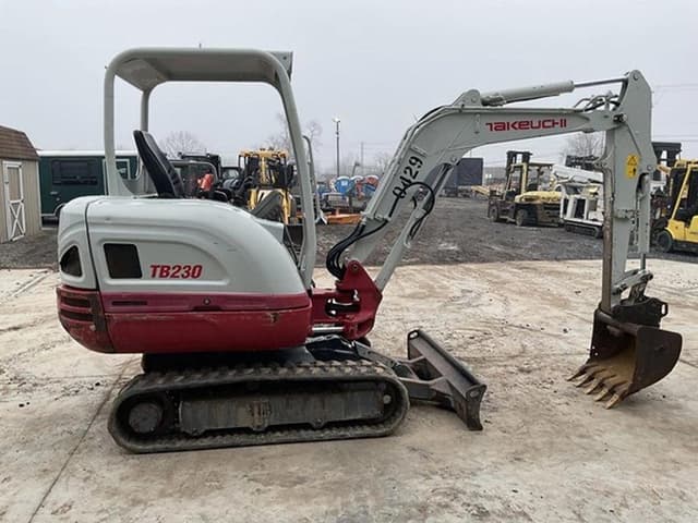 Image of Takeuchi TB230 equipment image 4