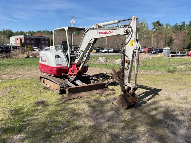 Image of Takeuchi TB240 equipment image 2