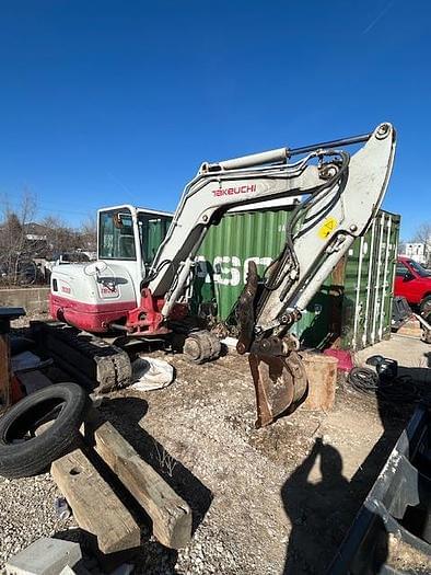 Image of Takeuchi TB260 equipment image 3