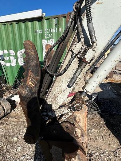 Image of Takeuchi TB260 equipment image 4