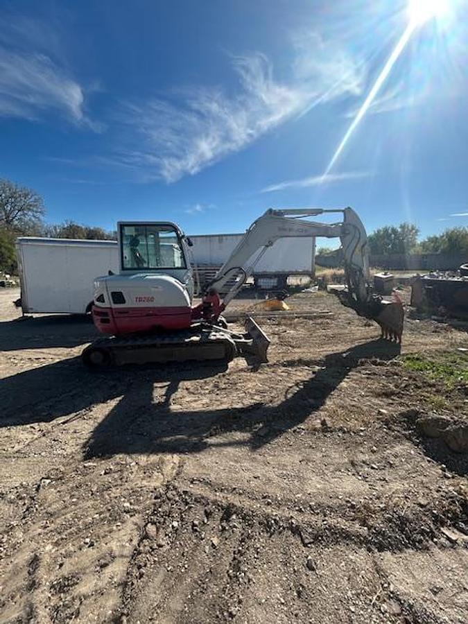 Image of Takeuchi TB260 Primary image