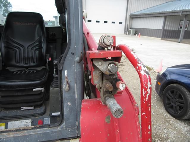 Image of Takeuchi TL10 equipment image 2