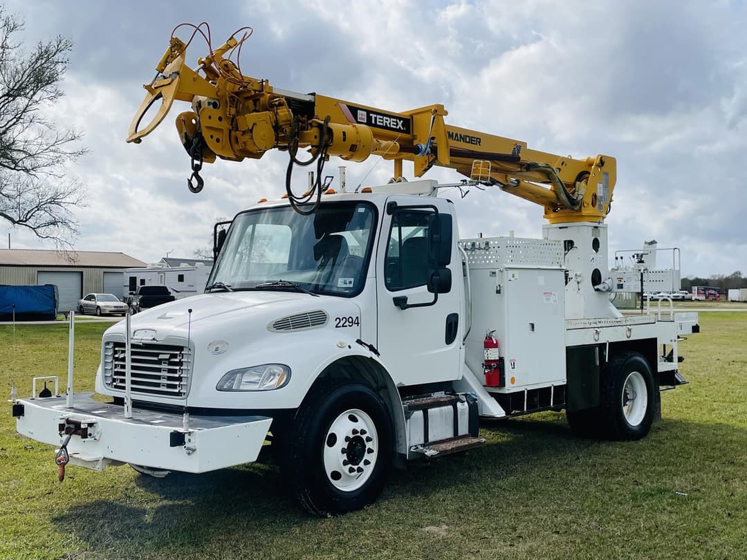 Image of Freightliner M2106 Primary image