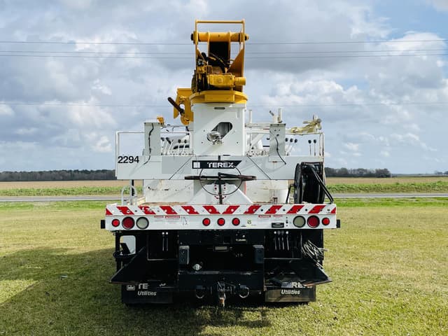 Image of Freightliner M2106 equipment image 4