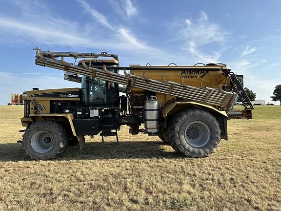 2015 Terra-Gator TG8400 Equipment Image0