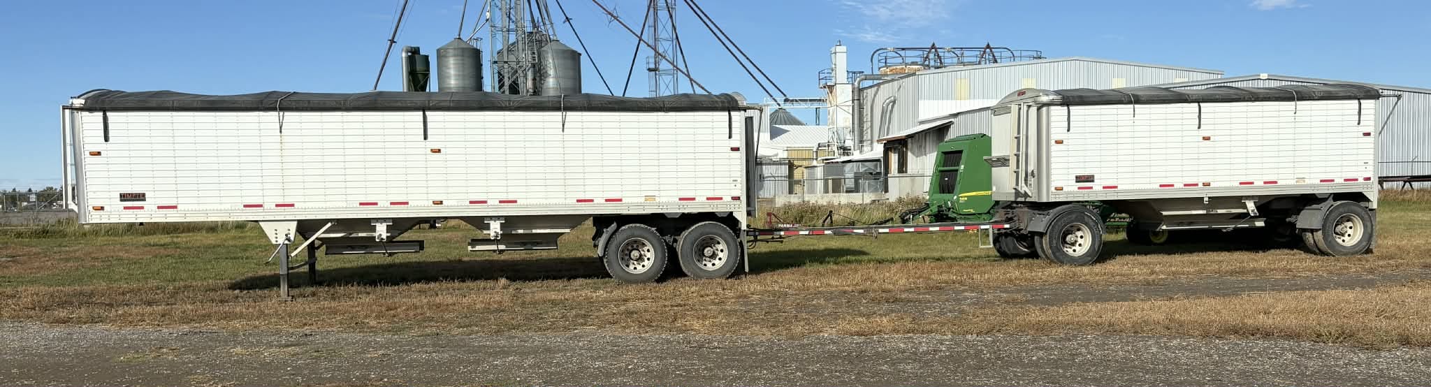 2015 Timpte Grain Trailer Equipment Image0