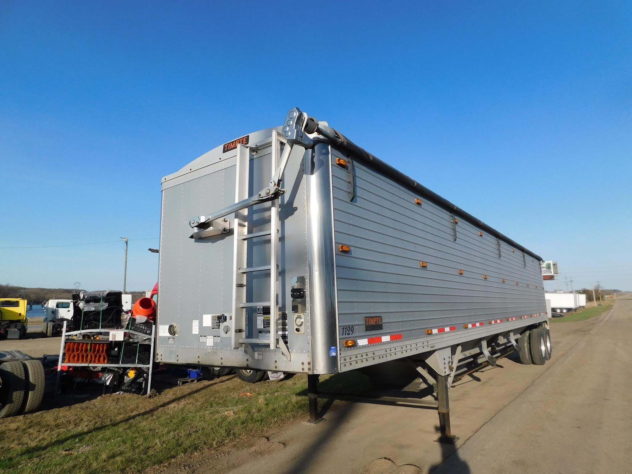 2015 Timpte Super Hopper Equipment Image0