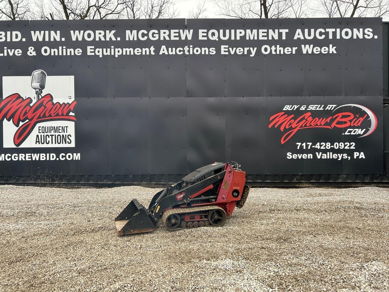 2015 Toro Dingo TX427 Equipment Image0