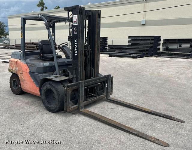 Image of Toyota 8FD40U equipment image 2