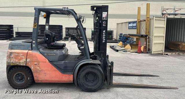 Image of Toyota 8FD40U equipment image 3