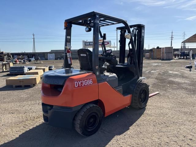 Image of Toyota 8FDU30 equipment image 2